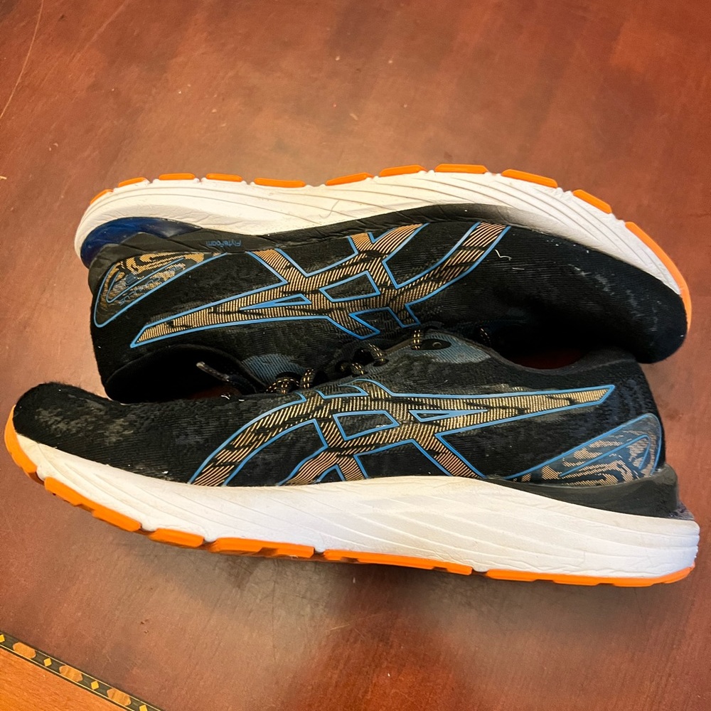 ASICs gel cumulus running shoe men’s size 10